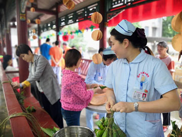 患者包粽子3.jpg 患者包粽子3.jpg