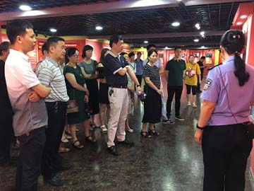 參觀監(jiān)獄1.jpg 參觀監(jiān)獄1.jpg