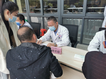 義診現(xiàn)場1.jpg 義診現(xiàn)場1.jpg