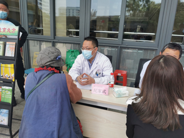 義診現(xiàn)場3.jpg 義診現(xiàn)場3.jpg