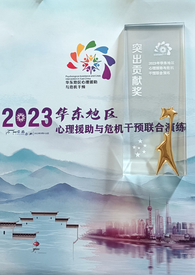 突出貢獻獎獎杯.jpg 突出貢獻獎獎杯.jpg